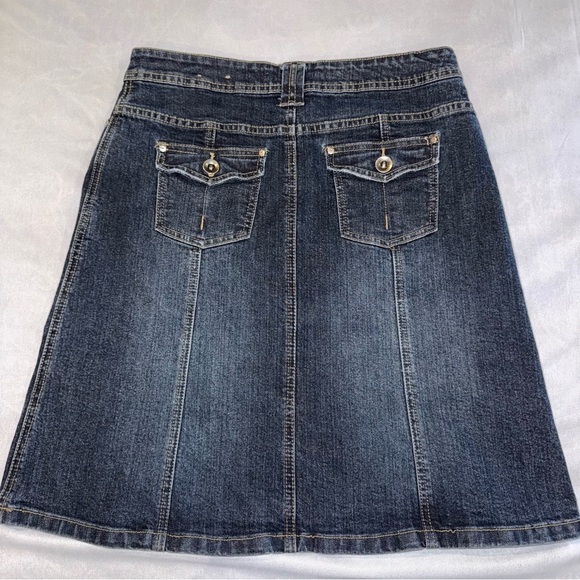 Contrast Denim Knee Length Skirt - Picture 6 of 9